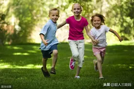 妈妈谨记：每个孩子都是独一无二的，请不要拿两个孩子比较图片