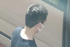 赵丽颖冯绍峰机场同框 俩人一起现身形影不离好甜图片