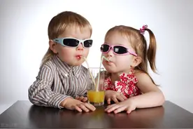 孩子嫌白开水没味道，要喝饮料？父母可用五种方法，让他爱上喝水图片