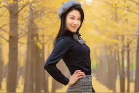 中年女士拍照别再扬丝巾，7个姿势学起来，优雅好看有气质图片