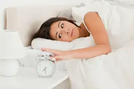 8个助眠入睡前的小习惯图片