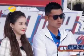 张继科综艺上发飙！怒摔麦克风引争议，曾多次在比赛中摔拍又撕衣图片