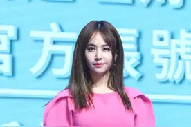 40岁蔡依林粉色短裙嫩回18岁，少女感与年龄无关 ​​​图片