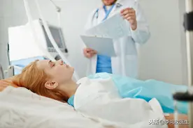 女子昏迷大出血，病因未明突发心脏骤停，医生：得立马剖开肚子图片