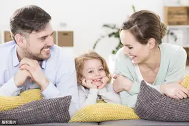 小孩总情绪失控，并非孩子不懂事，孩子只是需要家长的情感连接图片