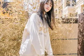 穿卫衣一定不要搭牛仔裤，学学当下流行这样穿，遮肚子舒适又洋气图片