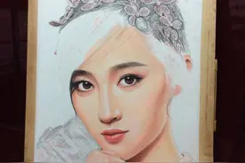 彩铅画技法，用打格放大的方法画照片，非常简单实用图片