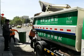 确保垃圾不落地！乌鲁木齐市天山区定时定点收垃圾图片