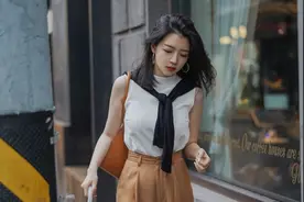 今年热门的裤子有点“长”，美得很出众，其他再流行都没它贵气图片