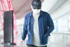 “德云一哥”岳云鹏梦想还没实现？现身机场遮掩却被身材出卖了图片