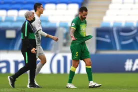 记者：酒店将解除隔离，北京国安紧急联系航班回国图片