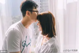 男人对你思念到极致，才会有这5种表现，女人别装不懂图片