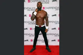 他是最成功的黑人男模，拥有四分之一中国血统，以健壮身材而闻名图片