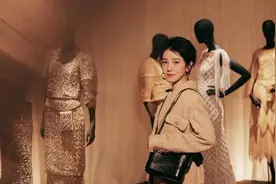 唯一因发育太好找不到男友的女星, 看到她穿泳装后, 网友: 相信了图片