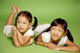 小说：与异父异母的妹妹相互反感，遇地震时她却跨万里来看我图片