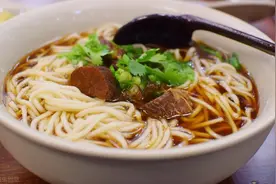 煮面条时，掌握3个诀窍，煮出来的面条香浓耐嚼，不粘锅也不成坨图片