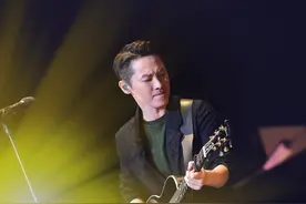 梁博《男孩》太经典了图片