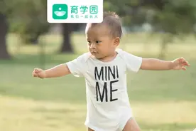 宝宝走不稳、总摔跤，是发育迟缓吗？图片