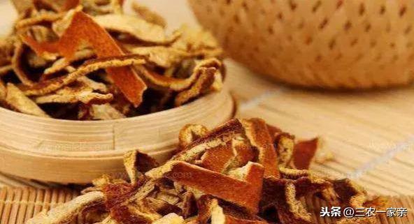 四种常见食物喂鸡，鸡养的又肥又靓，家家都有