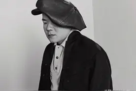 组图：岳云鹏时尚大片化身大佬 喜剧脸变高级脸图片