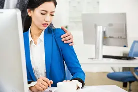 57男主人追求30岁保姆，直言道：每周给你1000元营养费图片