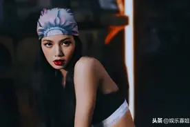 Lisa戴着头巾热舞太酷了！红唇蛮腰又纯又A图片