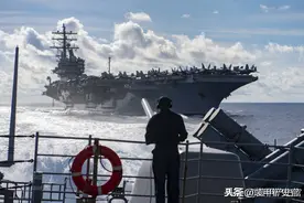 美国海军舰队司令晕船呕吐，不慎掉海里淹死，为何现场无人敢救？图片