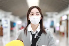 苏芮琪教你穿搭灰色西装，帅气有型更吸睛，领带起了重大作用图片