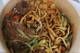 深圳某牛肉面外卖致多人腹泻，疑似食物中毒图片