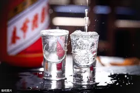 辨别白酒好坏，看这个“执行标准”，一看就明白，不买勾兑酒图片