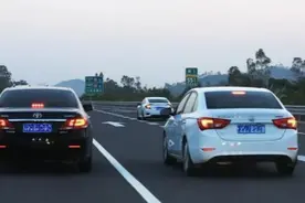 交警提醒：这样出高速收费站统统会被扣分罚款，大家相互转告图片