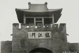 1939年吉林白山临江城老照片，临江的城门楼与俯瞰临江县城图片