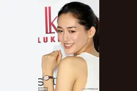 午休时间放毒，一组绫濑遥的图集，端庄脱俗、性感撩人图片