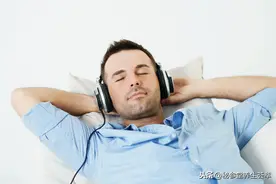 戴耳机听歌睡觉对身体有什么危害图片
