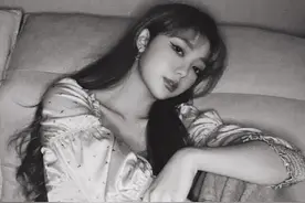 火箭少女李紫婷在线营业！复古大片性感动人，锁骨超精致图片
