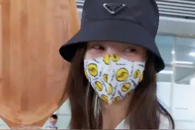 这届粉丝究竟有多搞笑！有的粉丝送活鹅，而金晨收到一人高大勺图片