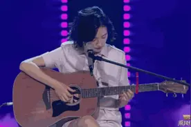 姐姐都想跟她组队，半数男神打call，三个角度分析万茜为啥受欢迎图片