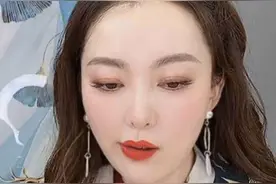 主持人余声产后复出，形象娇羞可人，身体恢复像少女图片