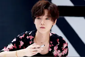 鹿晗轻松驾驭牡丹花衬衣，复古港风美少年，一看鞋子就暴露了缺点图片