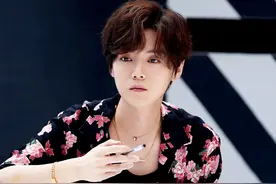 鹿晗轻松驾驭牡丹花衬衣，复古港风美少年，一看鞋子就暴露了缺点图片