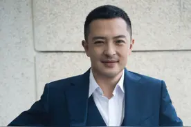 “最穷影帝”富大龙，无车无房的婚姻幸福满满图片