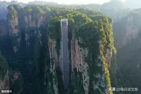 位于高山绝壁上，这样的电梯你敢乘坐吗？图片