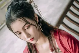杨贵妃吃荔枝的诗图片