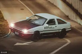 致敬头文字D，秋名山车神，一代神车AE86下山图片