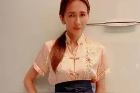 木村拓哉带老婆逛酒吧！50岁工藤静香眼睛变化大，最美部位是长腿图片