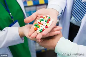 中老年人，乱用中药类保健品，在不知不觉中，肝脏就中毒了图片