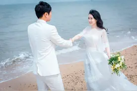 老婆婚后遇真爱，看到她闷闷不乐的样子，我决定离婚成全图片
