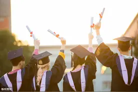 北大取消留学生入学笔试，仅面试即可录取，专家表示关键是国内高校吸引力不够，奖学金标准过于宽松也是问题图片