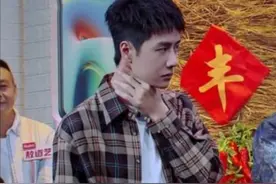 王一博录节目自掐脖子，疑似身体出状况，汪涵连他吃什么都要叮嘱图片