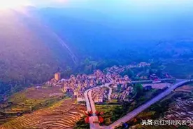 长寿边城 康氧金平图片